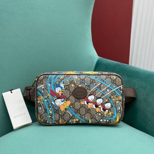Geantă tip centură Disney x Gucci cu imprimeu Donald Duck 602695