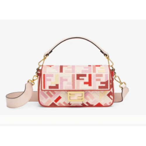 Geanta Fendi Baguette din colecția limitată capsulară 8BR600A pentru Anul Nou Lunar