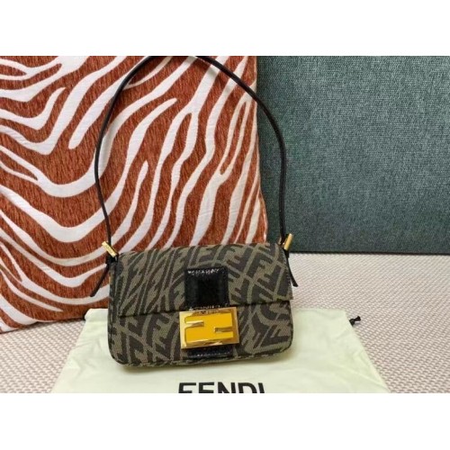 Geantă din material textil FENDI BAGUETTE FM0872 Maro