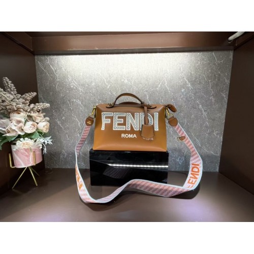 Geantă FENDI din paie împletită F6535 Camel