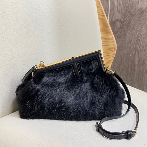 Geantă FENDI FIRST SMALL din blană de nurcă 8BP129A neagră