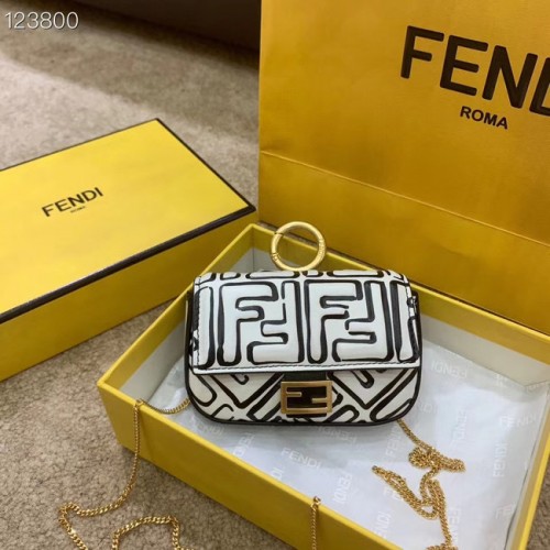 FENDI NANO BAGUETTE CHARM piele nappa 7AR844