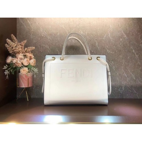 Geantă FENDI PACK MEDIUM SHOPPING BAG din piele F1508 albă