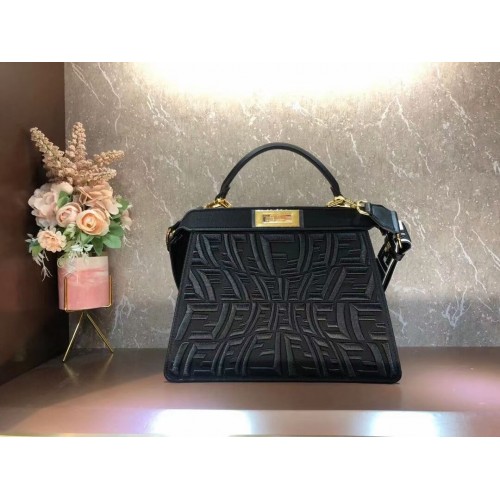Geantă FENDI PEEKABOO ICONIC ESSENTIALLY din piele F1516 neagră