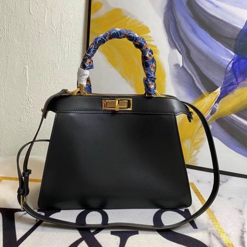 Geantă FENDI PEEKABOO ICONIC MEDIUM din piele neagră F6946