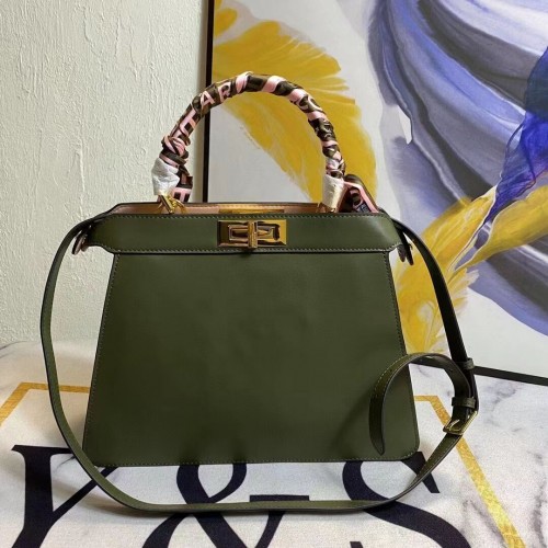Geantă FENDI LITTLE ICONIC MEDIUM din piele verde F6946