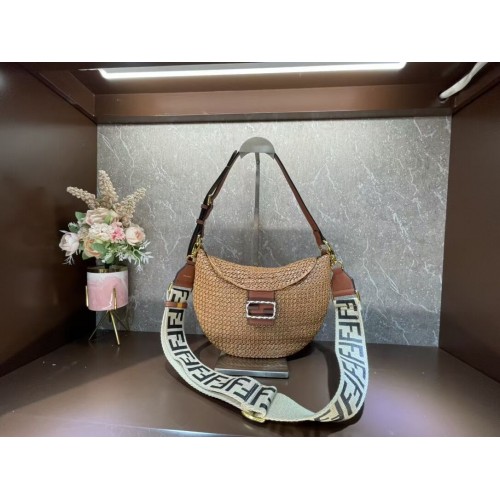Geantă FENDI SMALL CROISSANT din paie țesută 8BR790AFG naturală