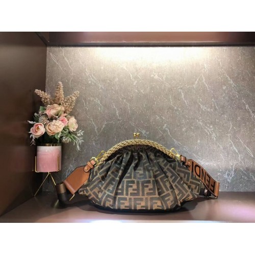 Geantă din material textil FENDI F7641 Maro