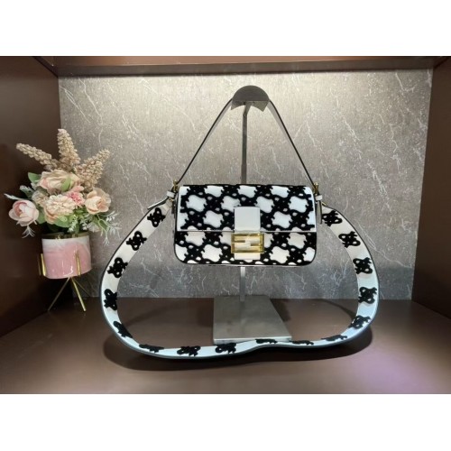 Geantă Fendi BAGUETTE din piele împletită alb-negru 8BR600A