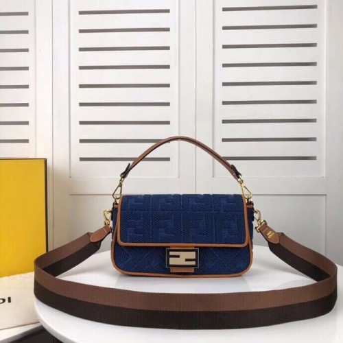 Geantă Fendi BAGUETTE LARGE din denim albastru F0386 albastru