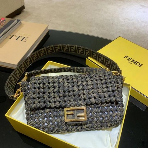 Geantă din material textil Fendi BAGUETTE F2468