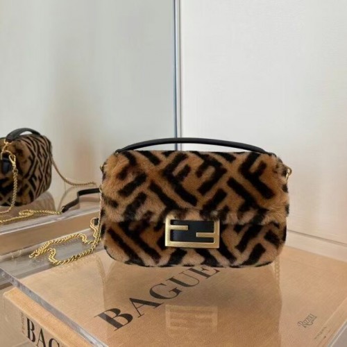 Geantă Fendi BAGUETTE din piele de miel 5FB0331 maro