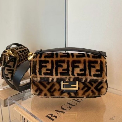 Geantă Fendi BAGUETTE din piele de miel 5FB0332 maro