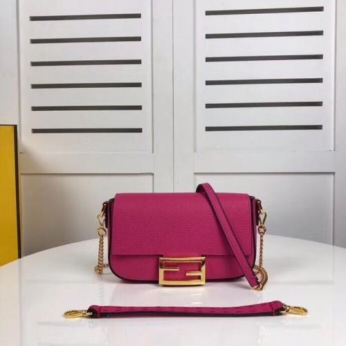 Geantă din piele Fendi BAGUETTE F2467 roz