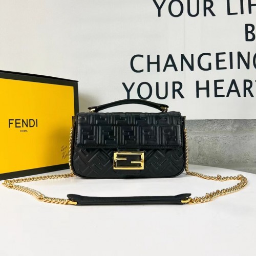 Geantă Fendi Baguette din piele nappa F0881 Negru