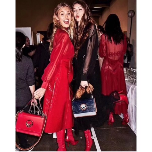 Geantă Fendi KAN I din piele de vițel FD2670 roșie