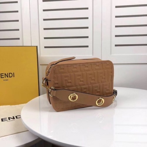 Geantă din piele Fendi MINI CAMERA CASE 8BS019A caisă