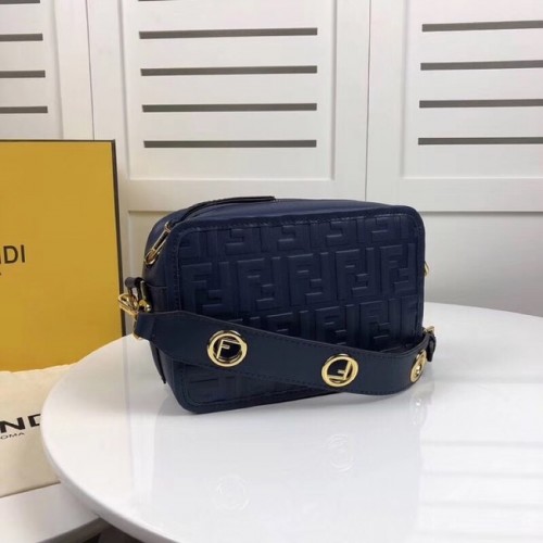 Geantă din piele Fendi MINI CAMERA CASE 8BS019A albastră