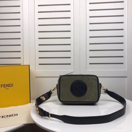 Geantă Fendi MINI CAMERA CASE din piele întoarsă 8BS019A verde