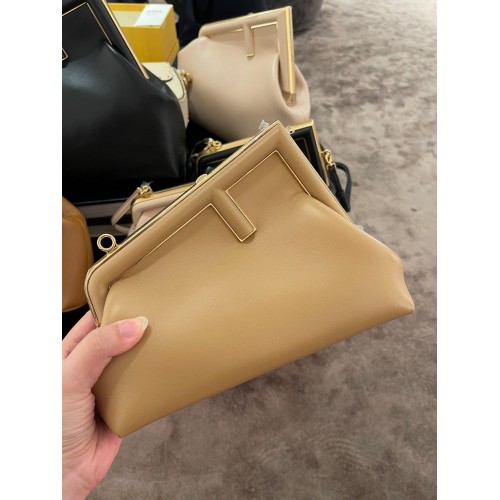 Geantă de mână medie Fendi Original Leather 56832 Crem