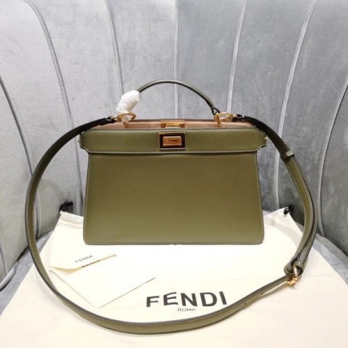 Geantă din piele Fendi PEEKABOO ISEEU EAST-WEST 8BN323A verde