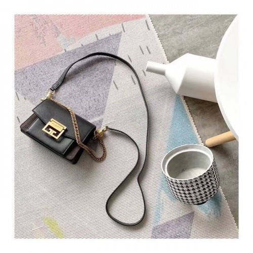 Geantă de umăr mini GIVENCHY GV3 din piele și piele întoarsă 1116 neagră