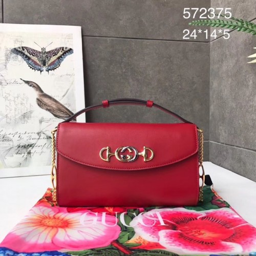 GUCCI Geantă de umăr mică din piele Zumi 572375 roșie