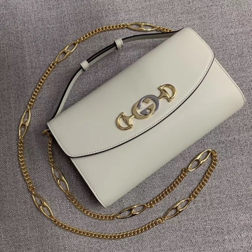 GUCCI Geantă de umăr mică din piele Zumi 572375 albă
