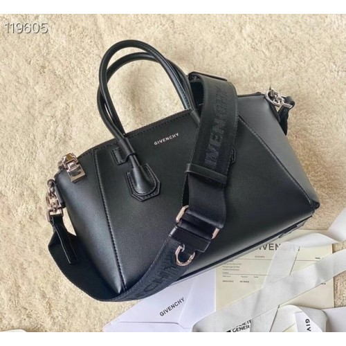 Geantă mică Antigona Givenchy Grained Original Calfskin BB0273 neagră