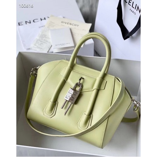 Geantă mică Antigona Givenchy Grained Original Calfskin BB0512 Verde deschis