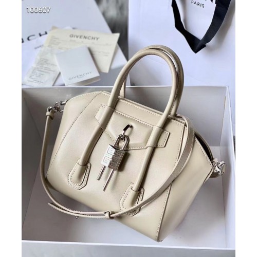 Geantă mică Givenchy Grained Original Calfskin Antigona BB0512 Off White