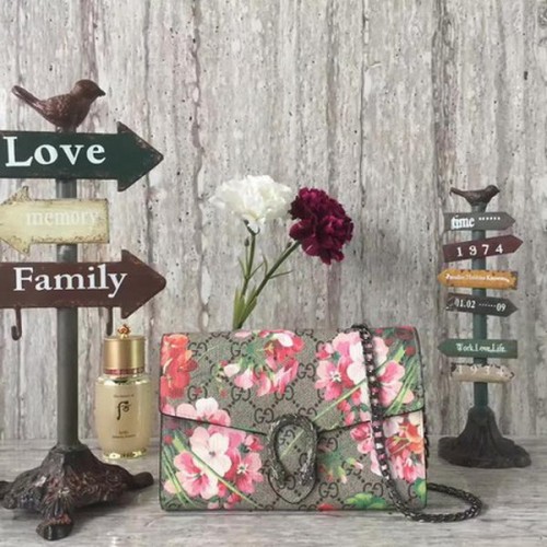 Geantă de umăr Gucci Dionysus GG Supreme din pânză 409340 Roșie