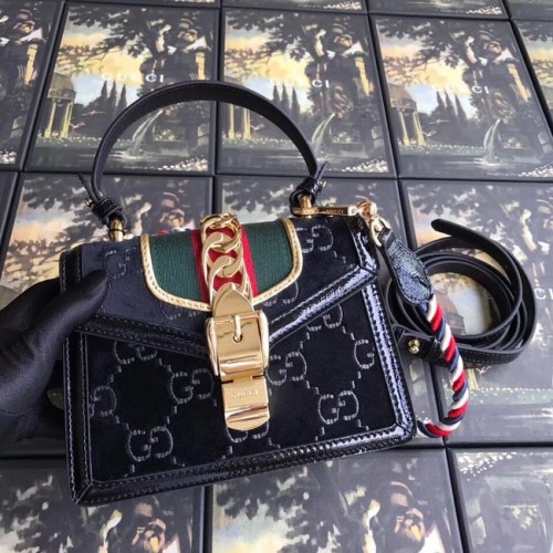 Geantă mini Gucci Sylvie GG din catifea 470270 neagră