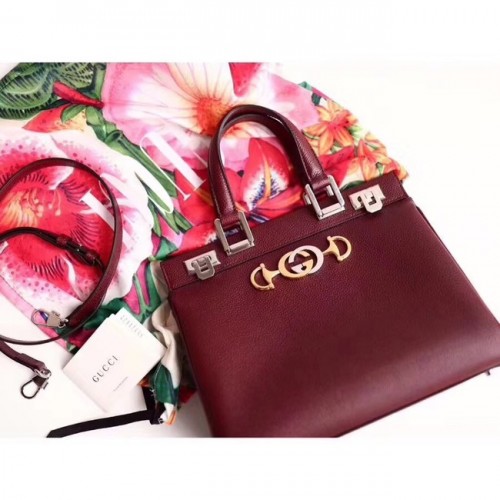Geantă mică Gucci Zumi din piele granulată cu mâner superior 569712 Burgundy