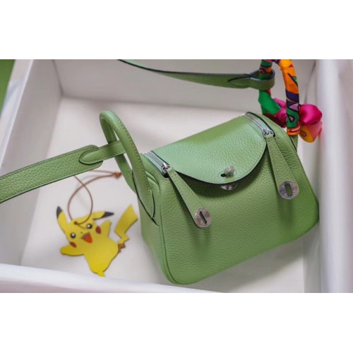 Geantă mini Hermes Lindy Togo din piele LD19 verde și metal argintiu