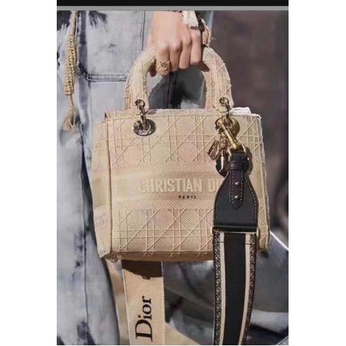 Geantă Lady Dior din pânză brodată C4532 caisă