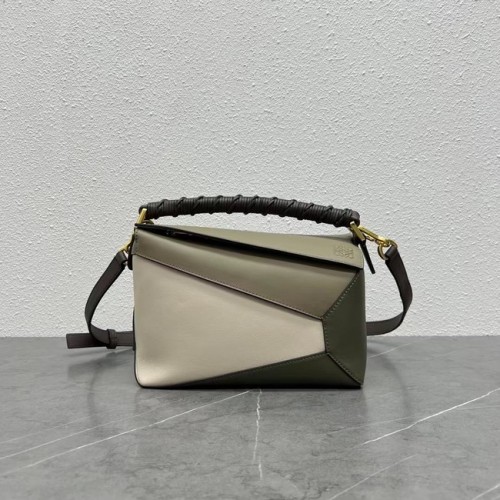 Geantă mică Loewe Puzzle din piele originală A6125 gri