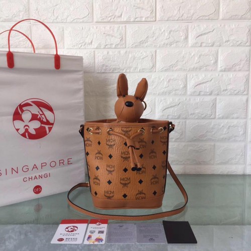 Geantă de umăr cu șnur imprimat MCM Visetos MC8802