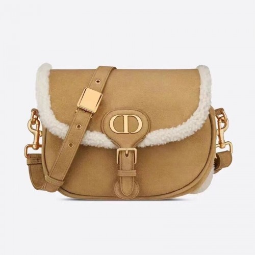 Geantă medie Dior Bobby din piele de shearling de culoarea cămilei M9319U