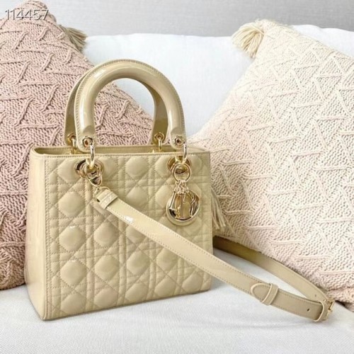 Geantă medie Lady Dior, piele de vițel Cannage bej lăcuită M0565OW