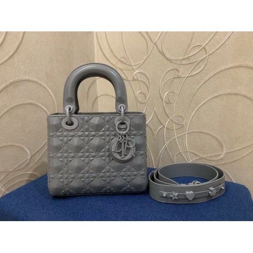 GEANTĂ MEDIE LADY DIOR Piele de vițel Cannage C2813 gri