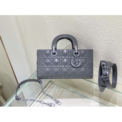 GEANTĂ MEDIE LADY DIOR Piele de miel Cannage C2811 gri