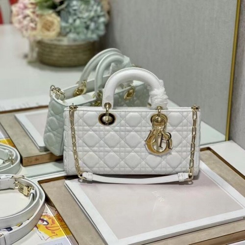 GEANTĂ MEDIE LADY DIOR Piele de miel Cannage C2820 albă