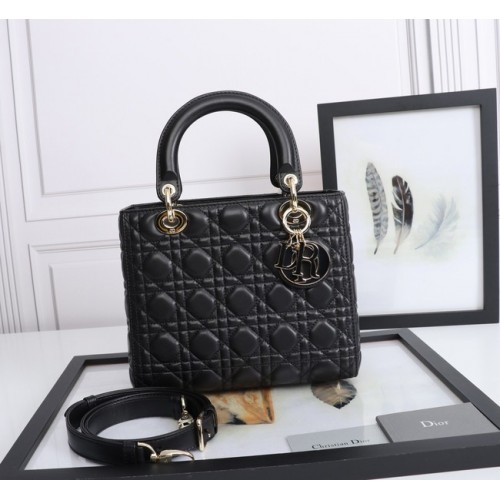 Geantă medie LADY DIOR, piele de miel Cannage M0565E neagră