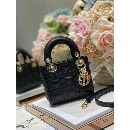 MICRO DIORAMOUR LADY DIOR GEANTĂ neagră din piele de miel Cannage cu motiv inimă S0856ON