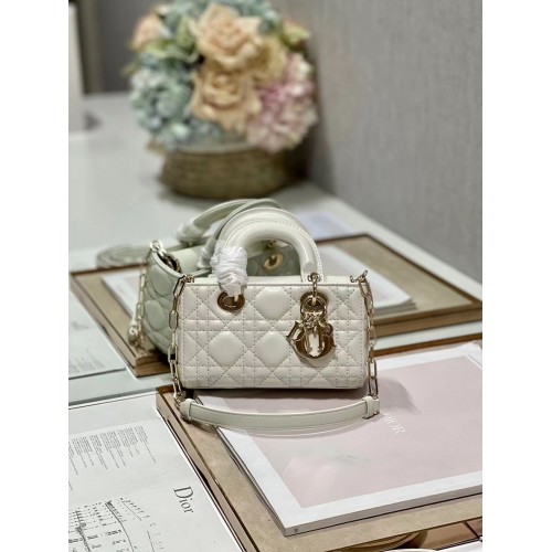 GEANTĂ MINI DIOR LADY D-JOY Piele de miel Cannage M0540ONG albă