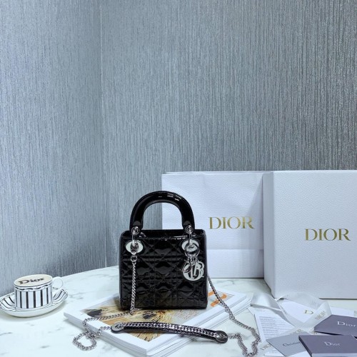 Geantă mini Dior Lady, piele de vițel Cannage neagră lăcuită M0566OW, accesorii argintii