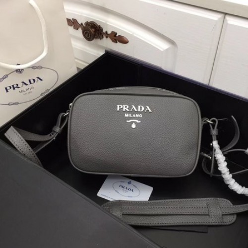 Geantă de umăr Prada din piele de vițel 1841 gri