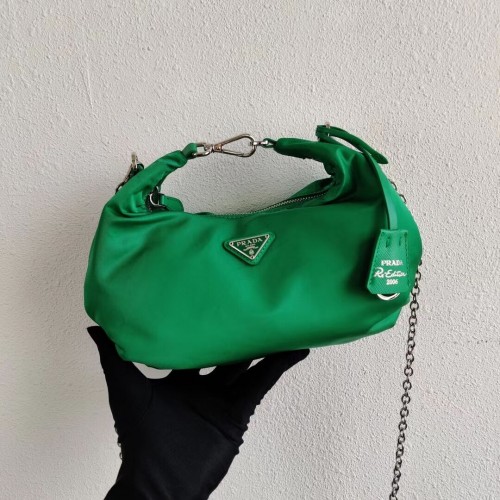 Geantă de umăr Prada Re-Edition 2005 din nailon 1BH172 verde