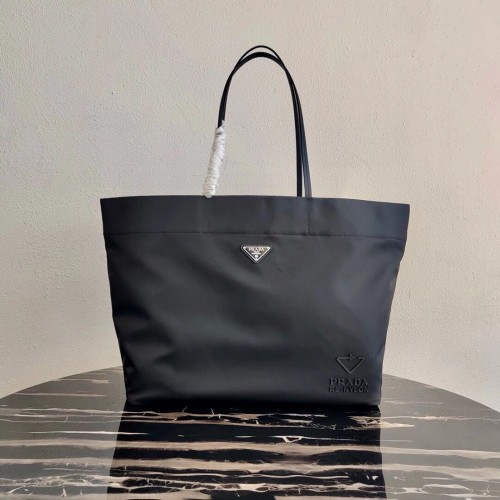 Geantă tote din nailon Prada Re-Edition 1BG107 neagră